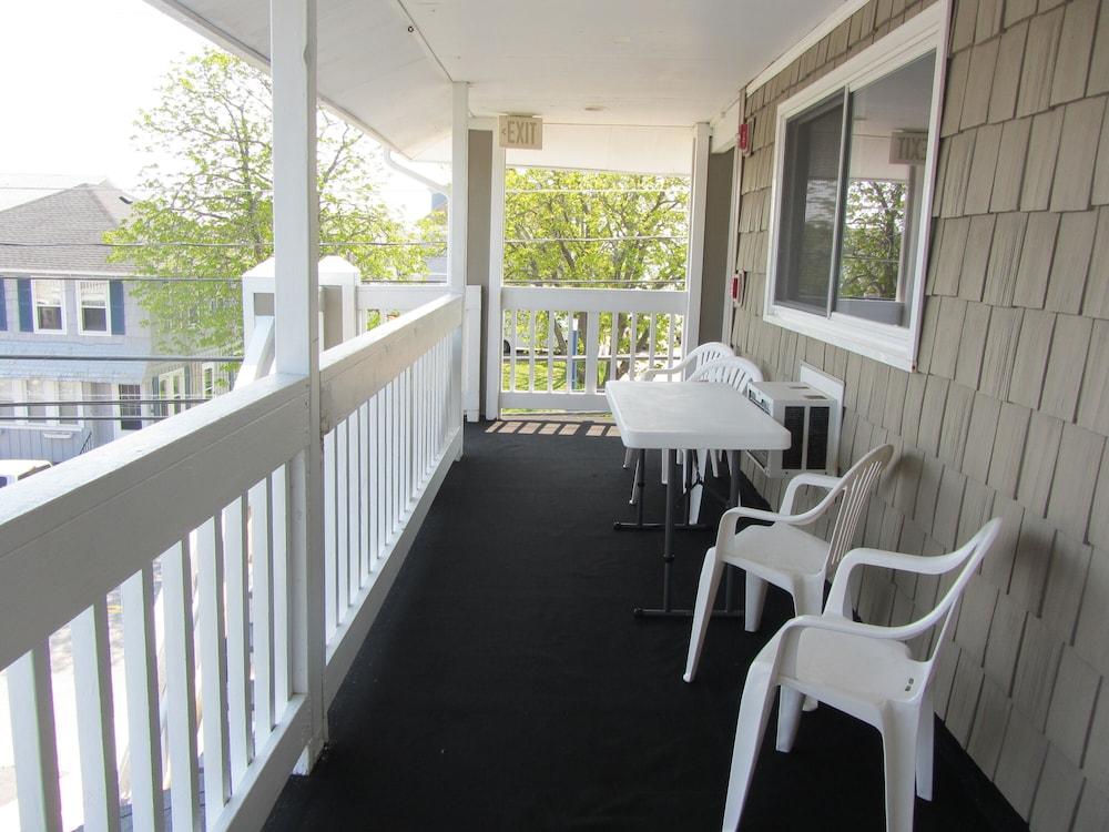 Green Dolphin Motel photo 43