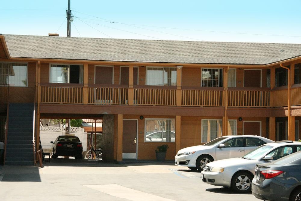 Navajo Lodge photo 11
