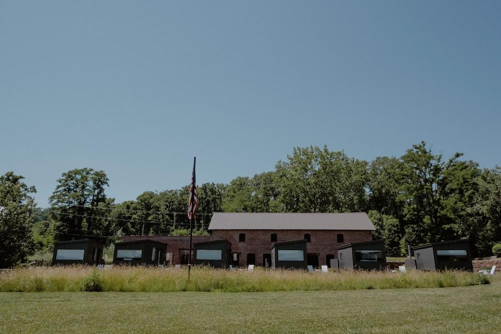 Hutton Brickyards Riverfront Hotel + Venue photo 8