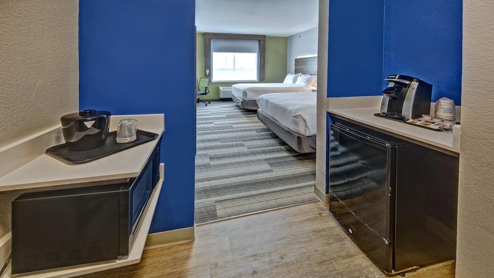 Holiday Inn Express Hotel & Suites Corsicana by IHG photo 40