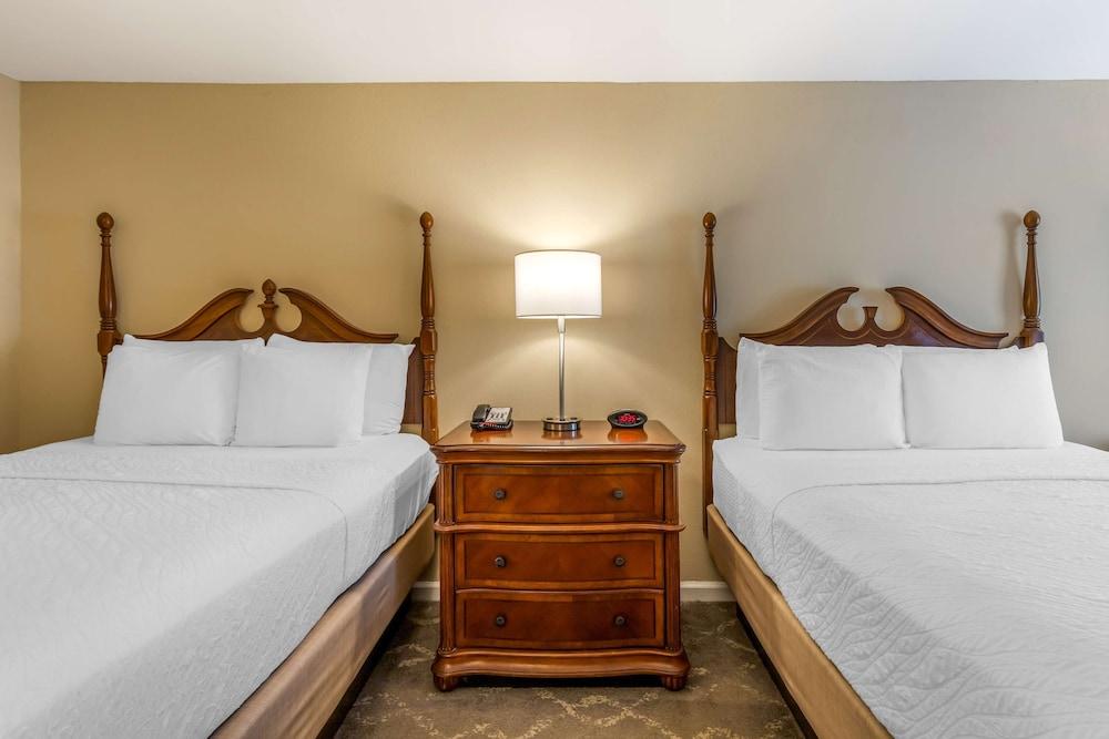 Best Western Plus Santee Inn photo 10