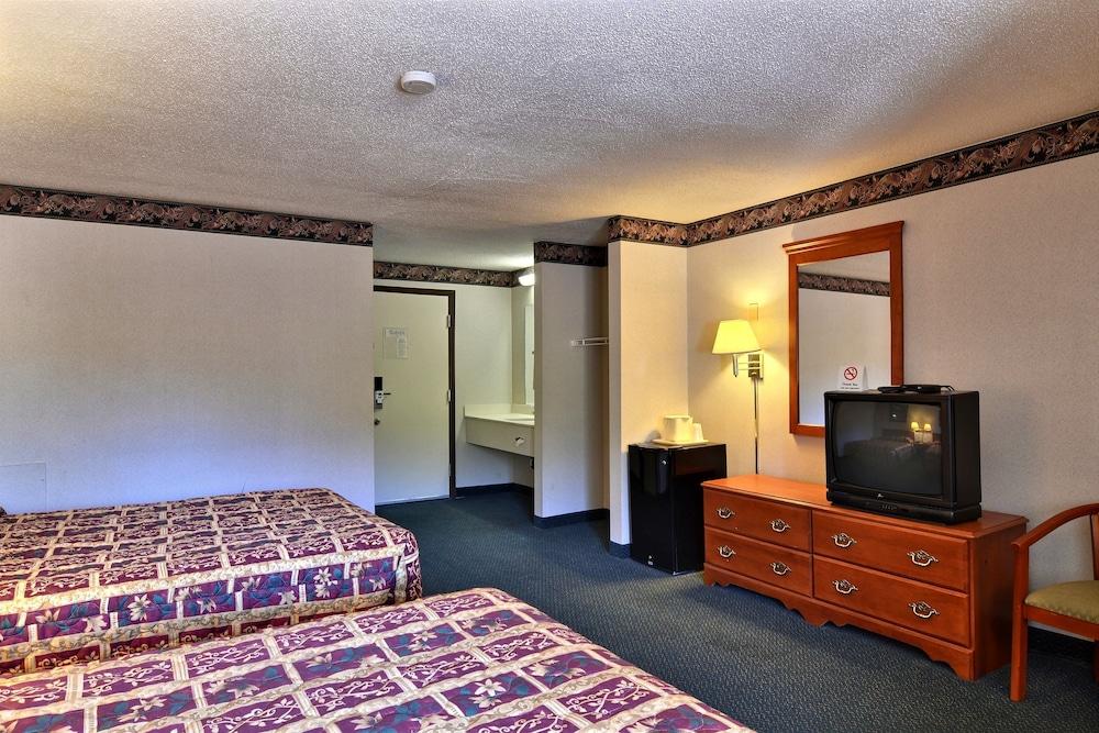 Rodeway Inn Bedford photo 15