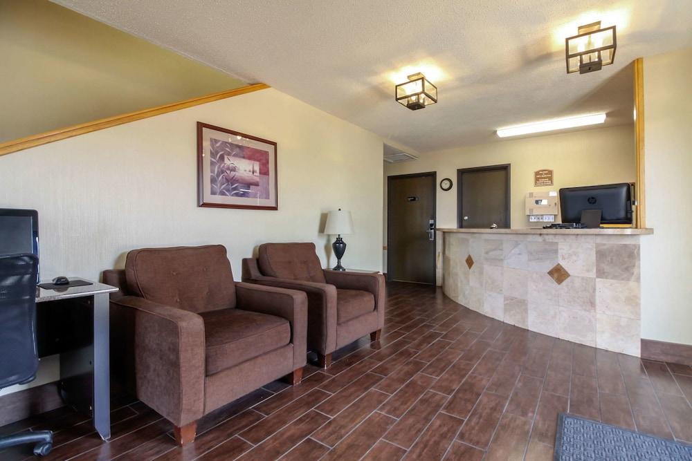 Quality Inn Hays I-70 photo 2