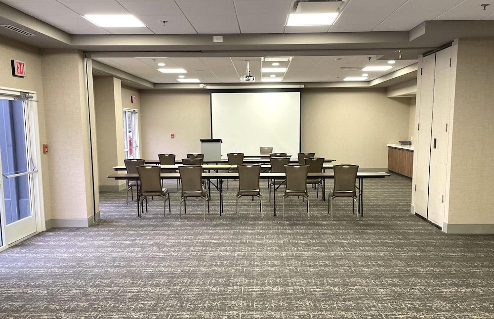 Crowne Plaza Nashville Airport by IHG photo 3