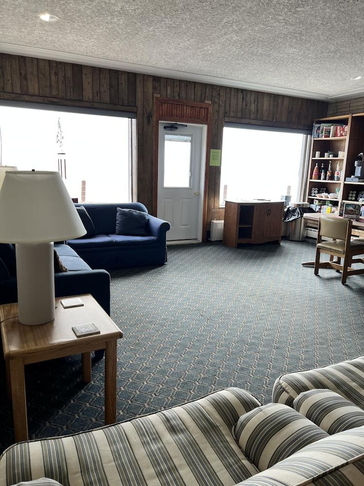 The Shoreline Inn photo 33