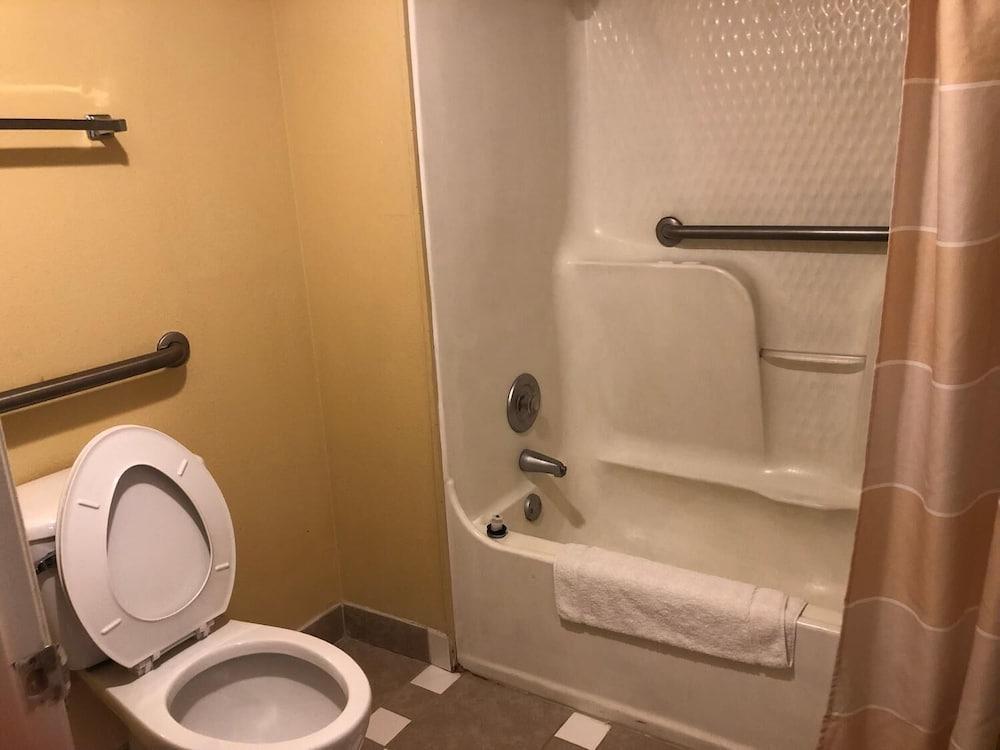 America's Best Inn photo 26