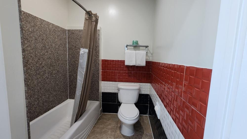 Scottish Inns & Suites Sam Houston Pkwy photo 23