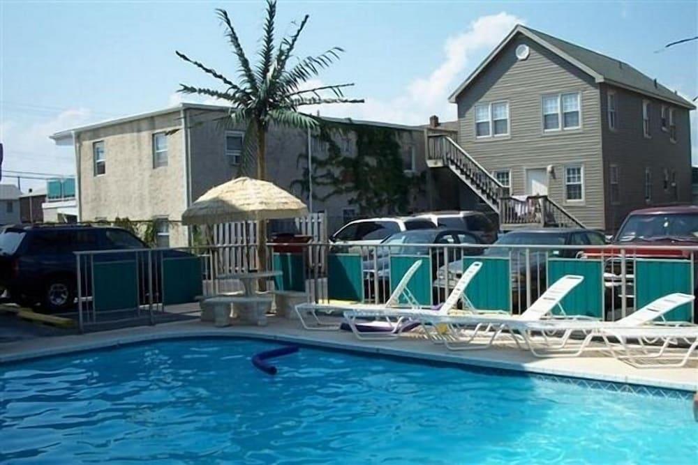 Four Winds Motel photo 36