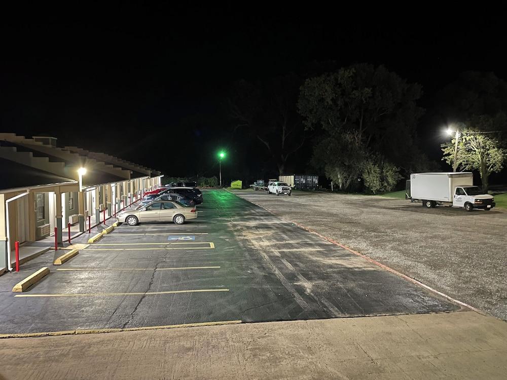 Executive Inn of Purcell photo 15