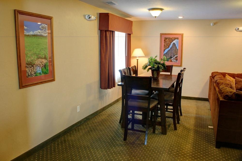 Blue Mountain Inn And Suites photo 15