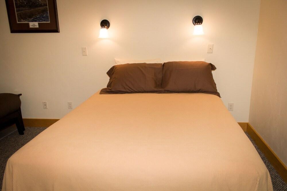 Halfway Hotel photo 3