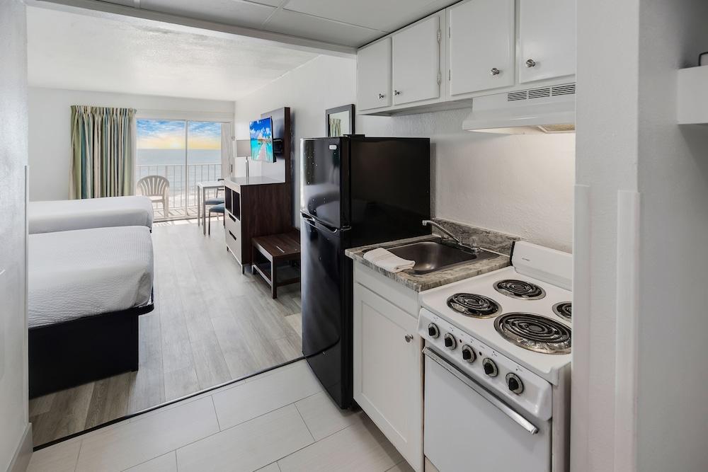 Blu Atlantic Oceanfront Hotel & Suites photo 36