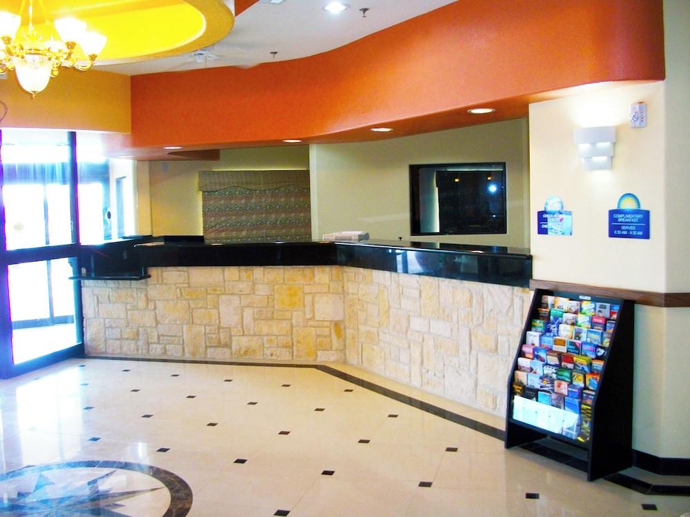 Robinson Inn and Suites photo 12