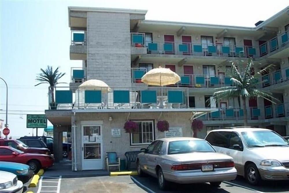 Four Winds Motel photo 39