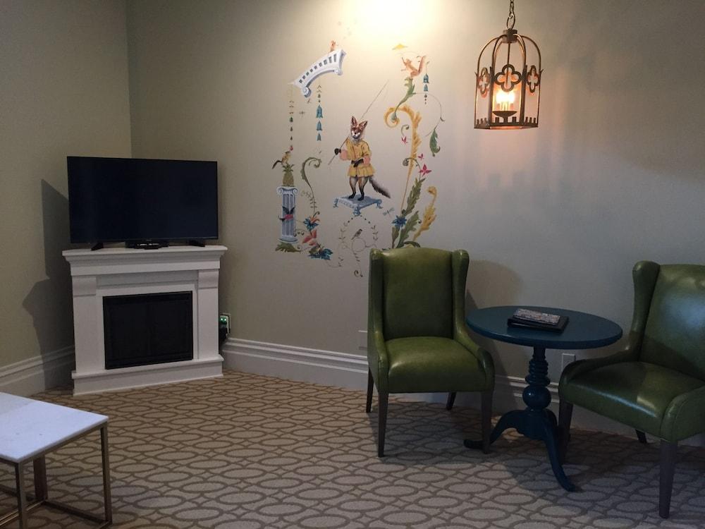 Perry Hotel photo 13