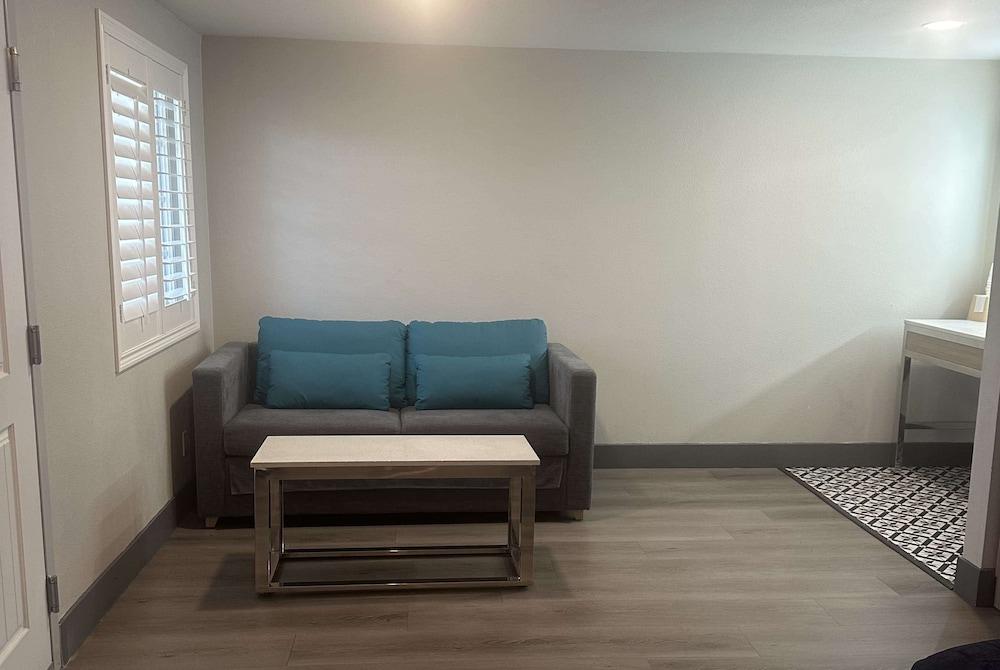 Super 8 by Wyndham Oceanside Downtown photo 22