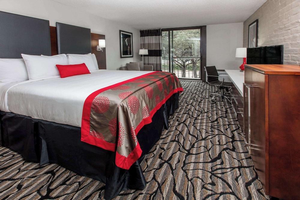 Ramada by Wyndham Austin South photo 25