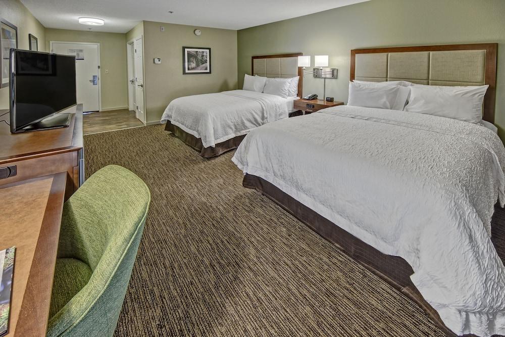 Hampton Inn Savannah-I-95-North photo 2