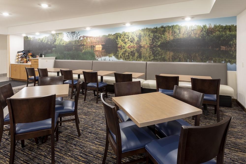 GrandStay Hotel & Suites Rock Valley photo 26
