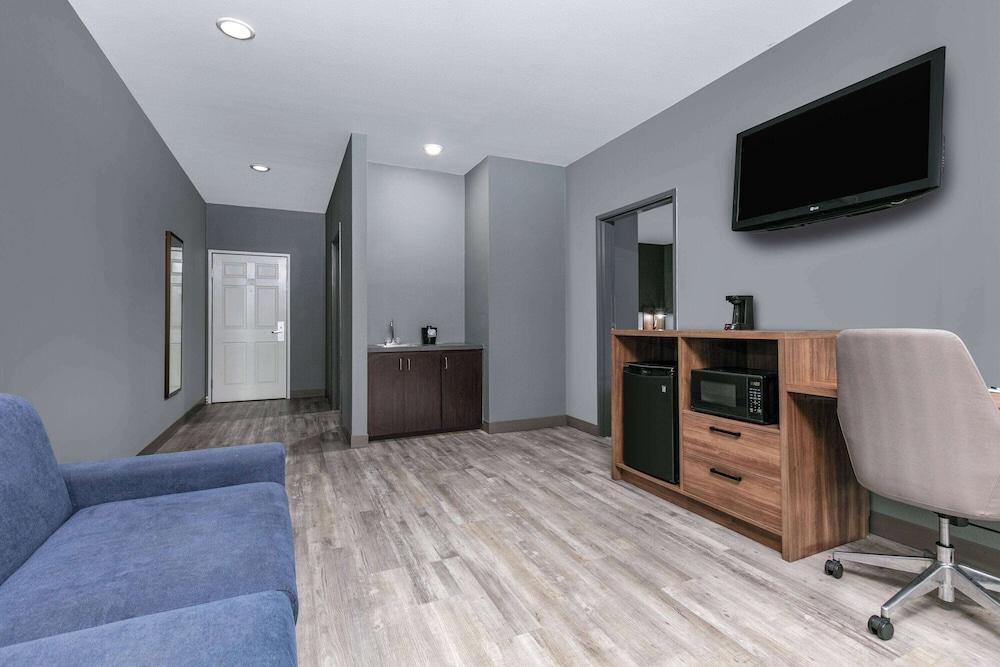 La Quinta Inn & Suites by Wyndham Decatur photo 35