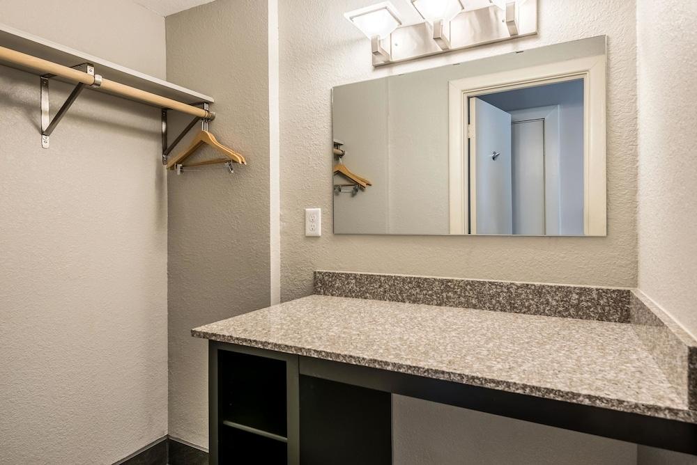 Hotel Bothwell Sedalia Central District, an Ascend Collection Hotel photo 46