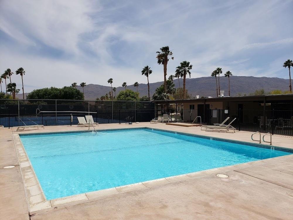 Borrego Springs  Embassy photo 4