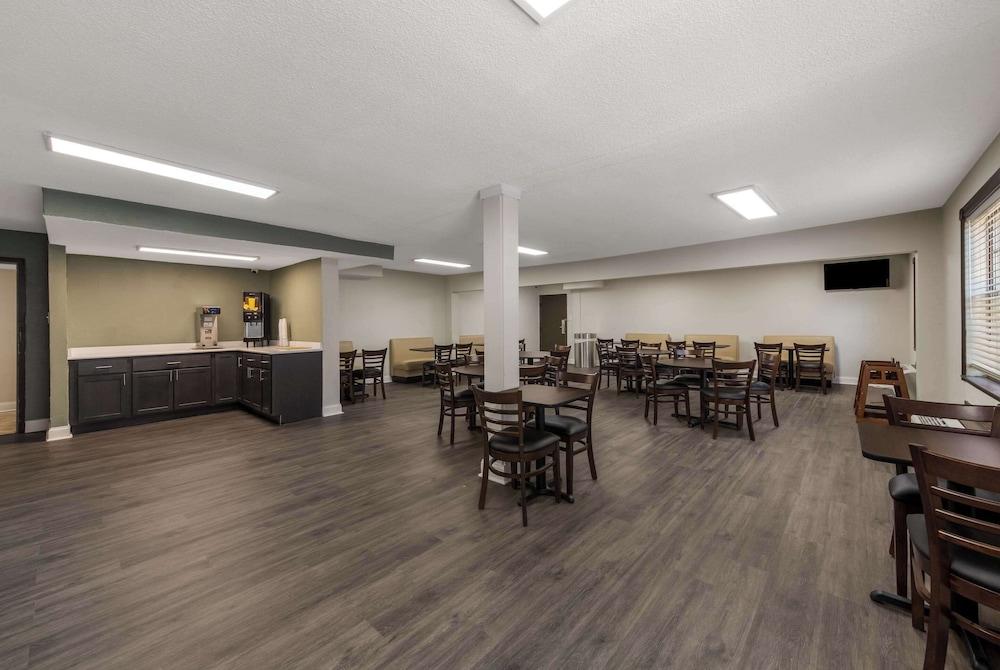 Quality Inn Saint Louis Airport photo 33