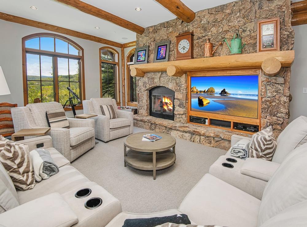 Snowberry by Elevation Accommodations photo 34