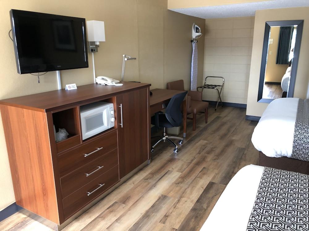 Knight's Inn Motel photo 21
