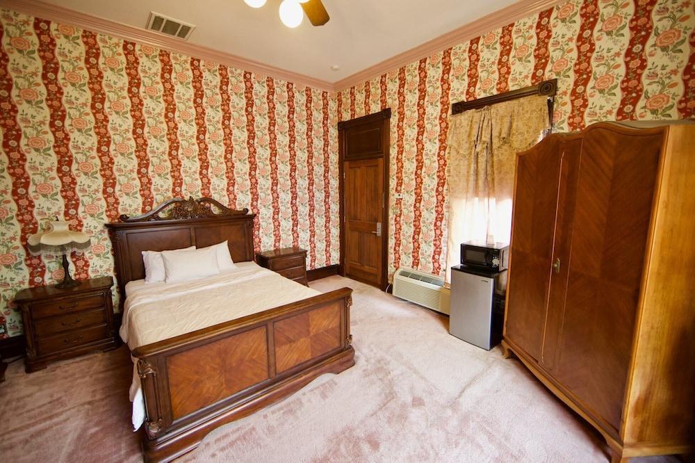Irwin Street Inn photo 16