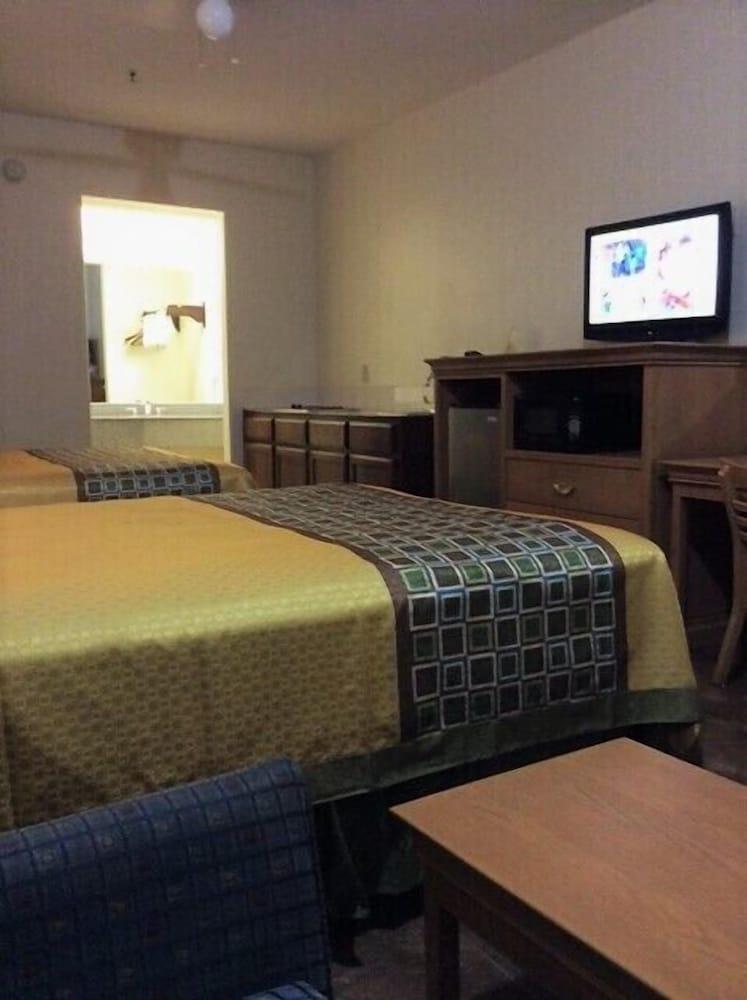 Texas Inn Weslaco photo 14