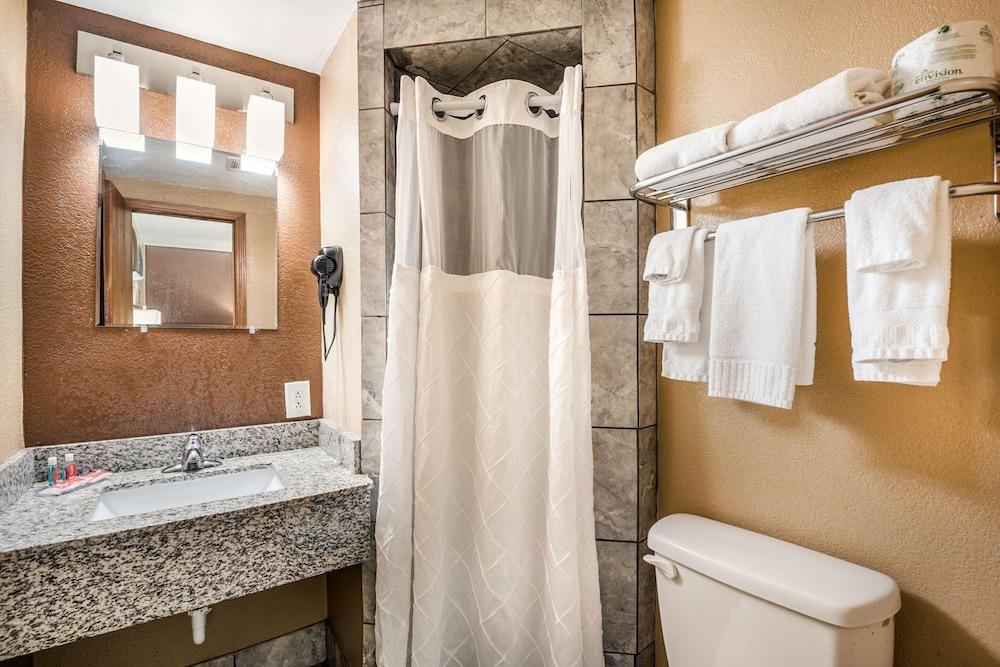 Econo Lodge Oskaloosa photo 37