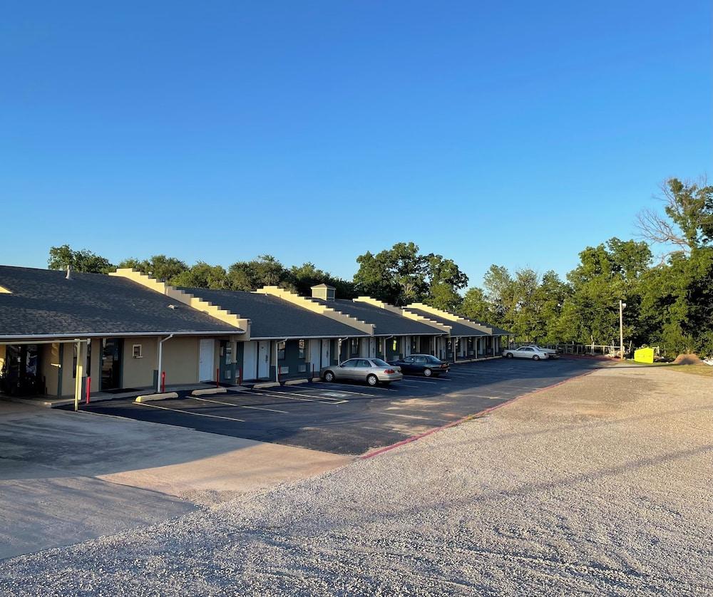 Executive Inn of Purcell photo 12