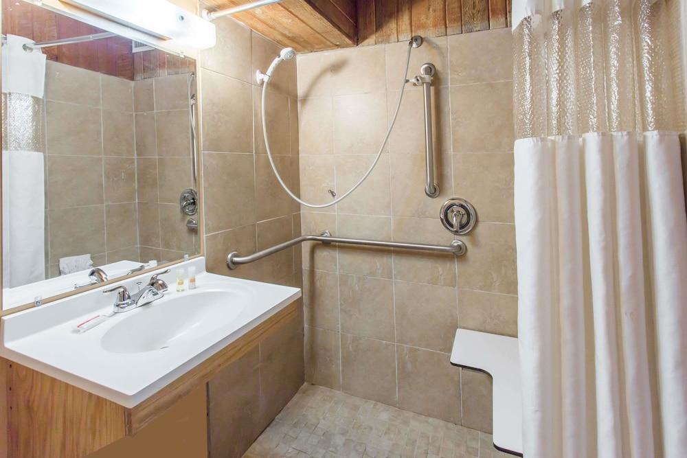 Days Inn by Wyndham West Allis/Milwaukee photo 21