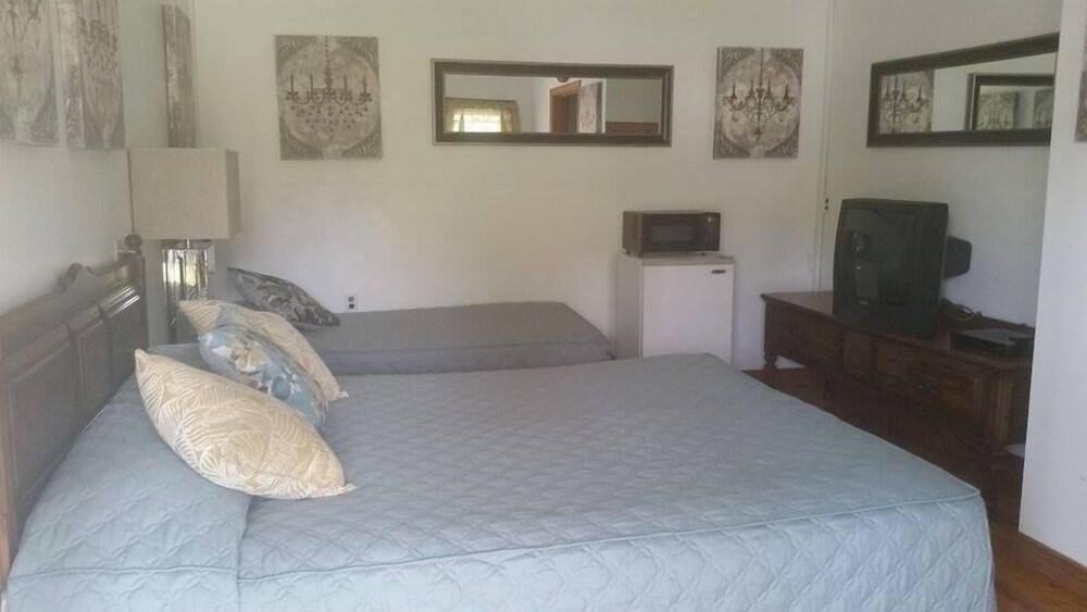 Leona's Motel photo 2