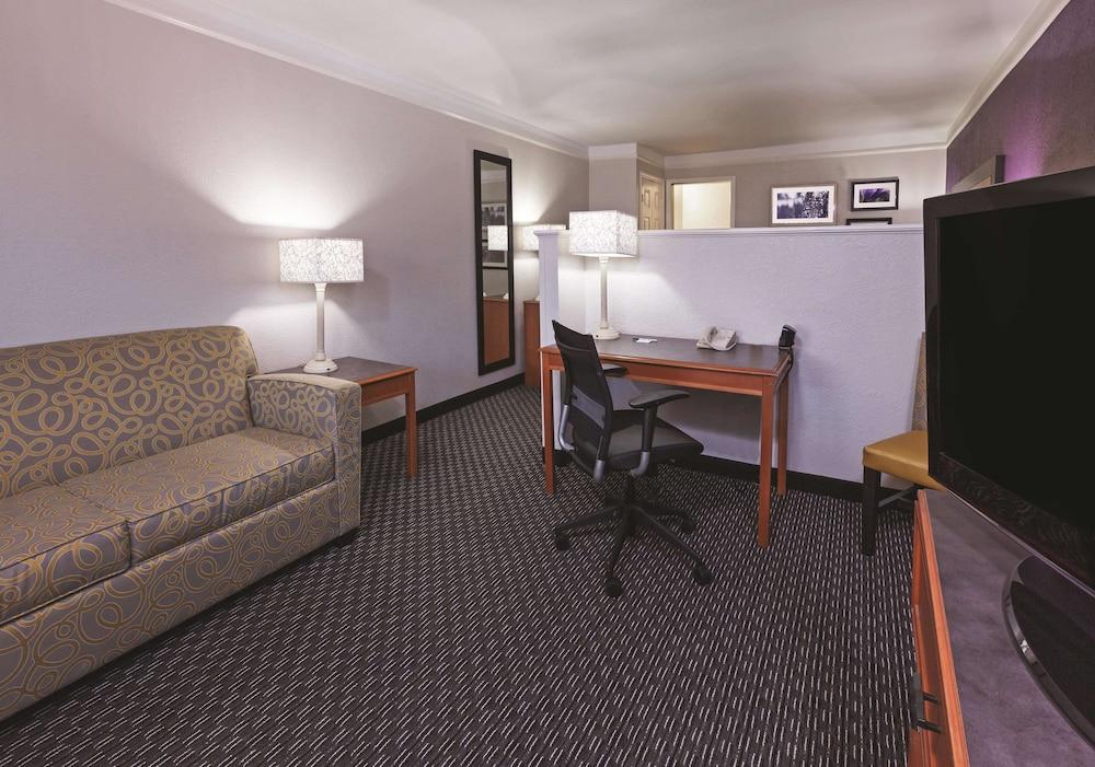 La Quinta Inn by Wyndham San Marcos photo 20