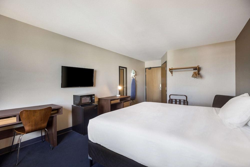Americas Best Value Inn Sparks photo 16