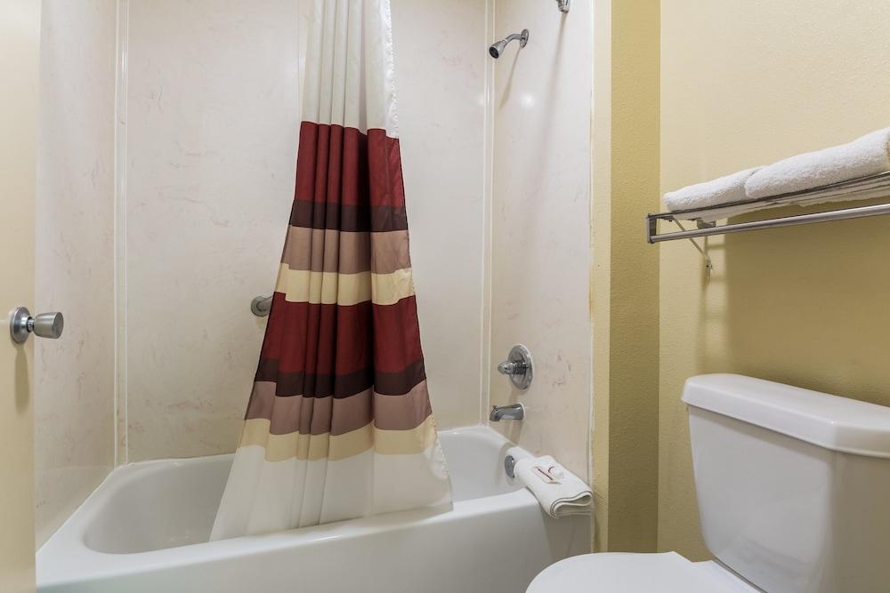 Red Roof Inn Conroe North - Willis photo 19