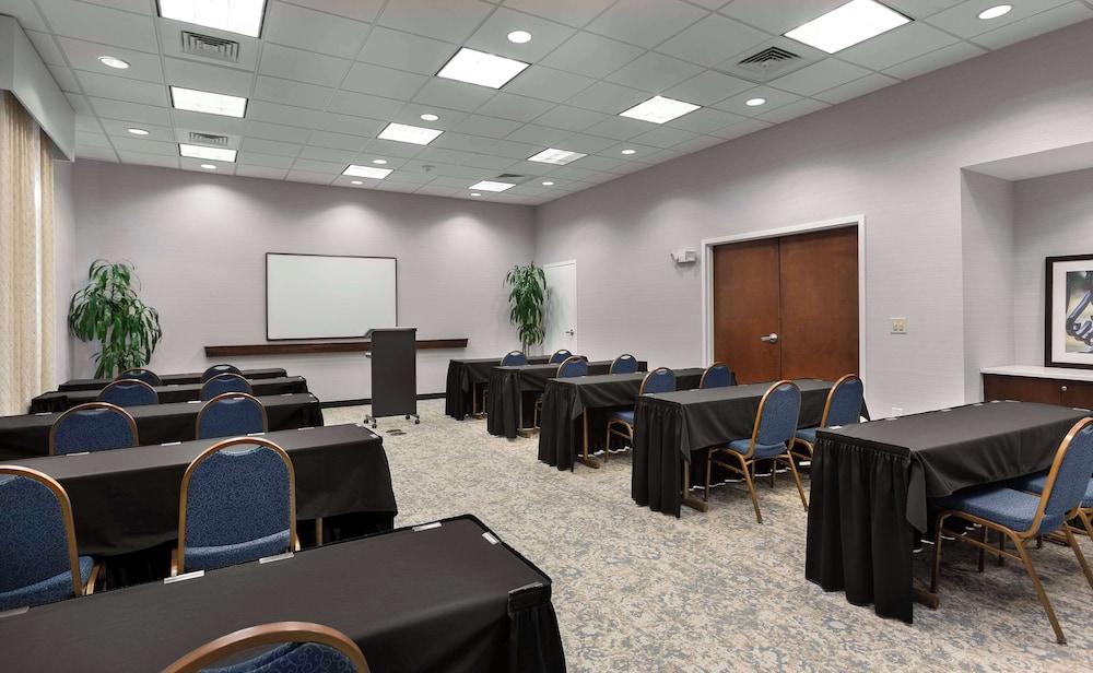 Hampton Inn Charlotte-Belmont at Montcross photo 43