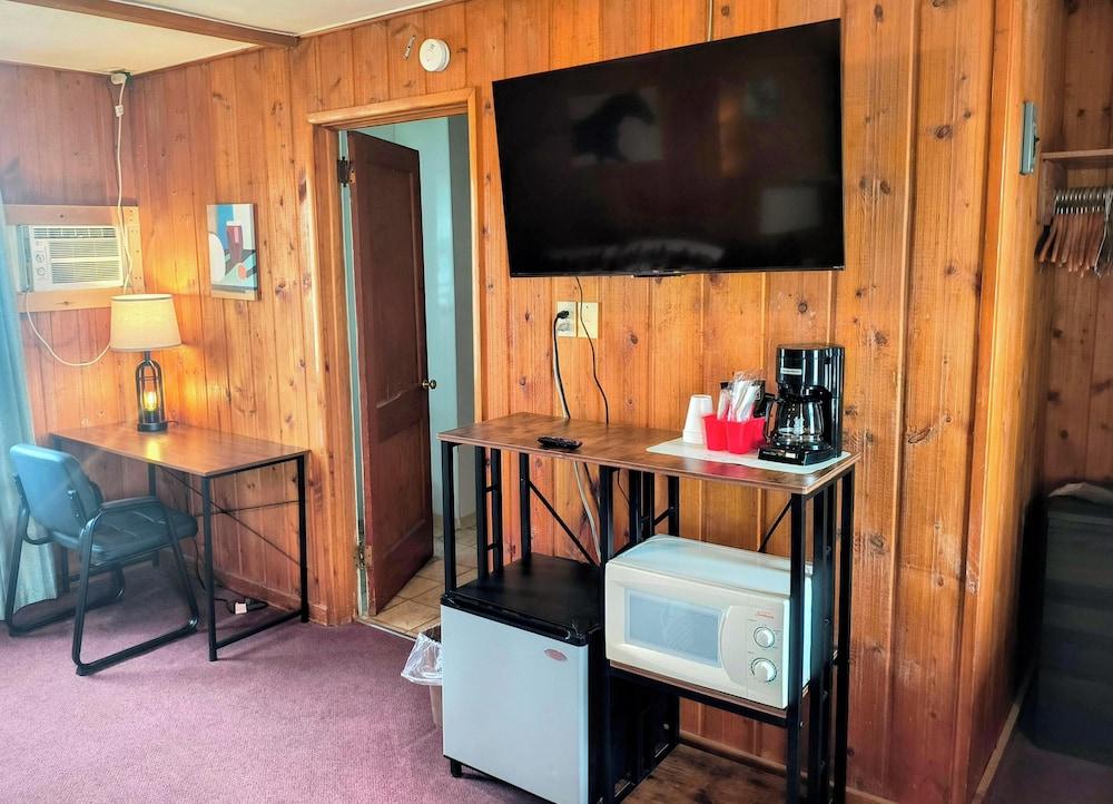Big Sky Motel photo 11