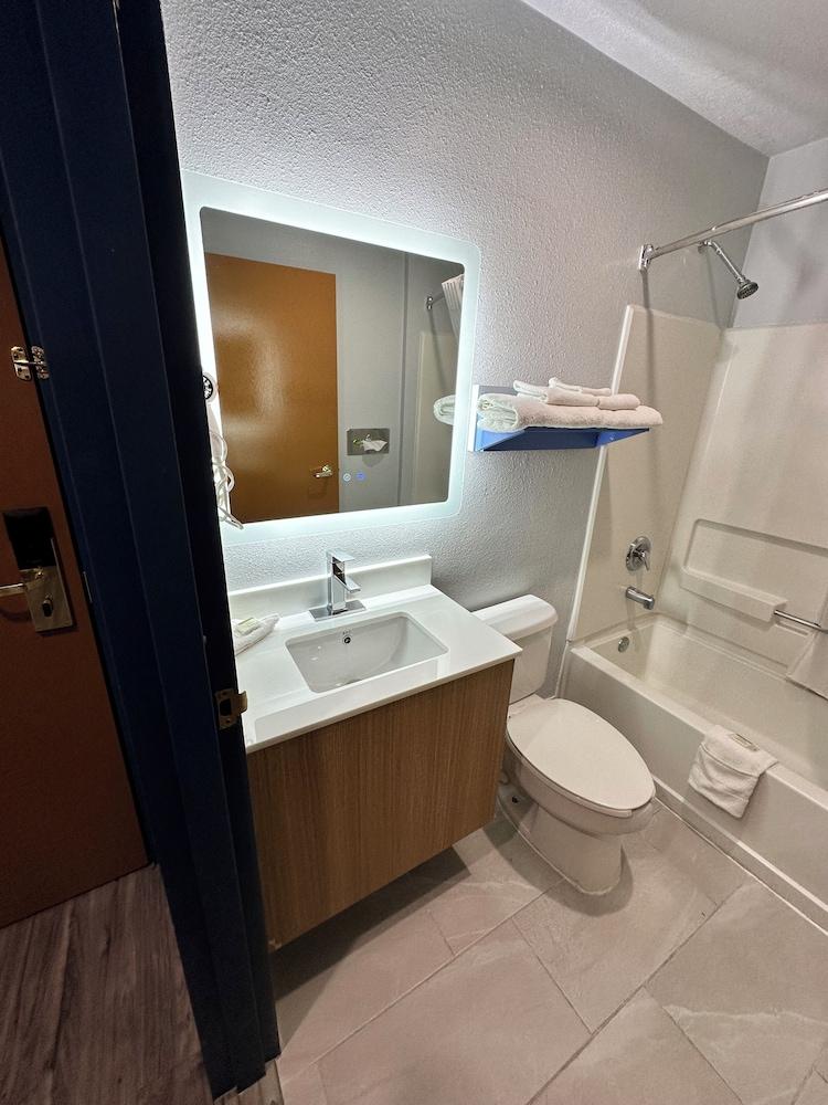 Microtel Inn by Wyndham Gallup photo 19