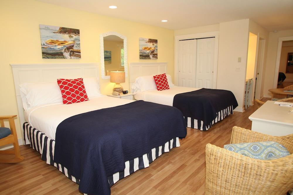 Glen Cove Inn & Suites photo 8