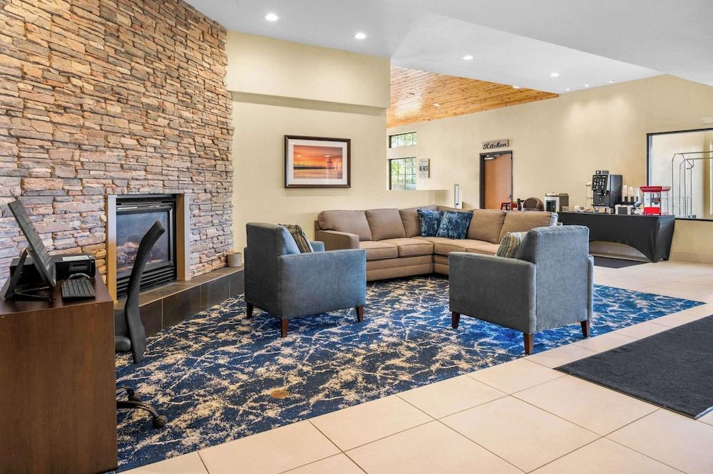 White Pines Inn & Suites photo 6