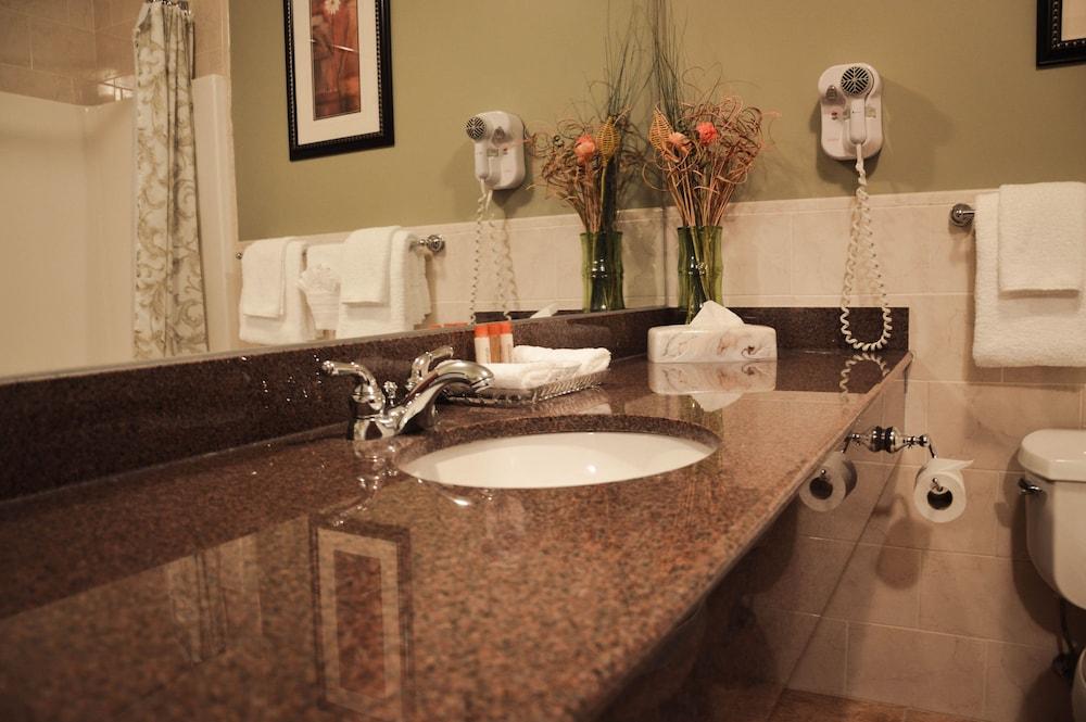 Belvedere Inn photo 36