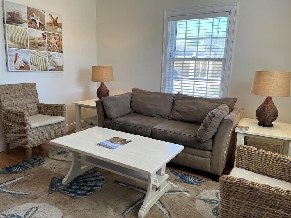 Beach Breeze Inn photo 19