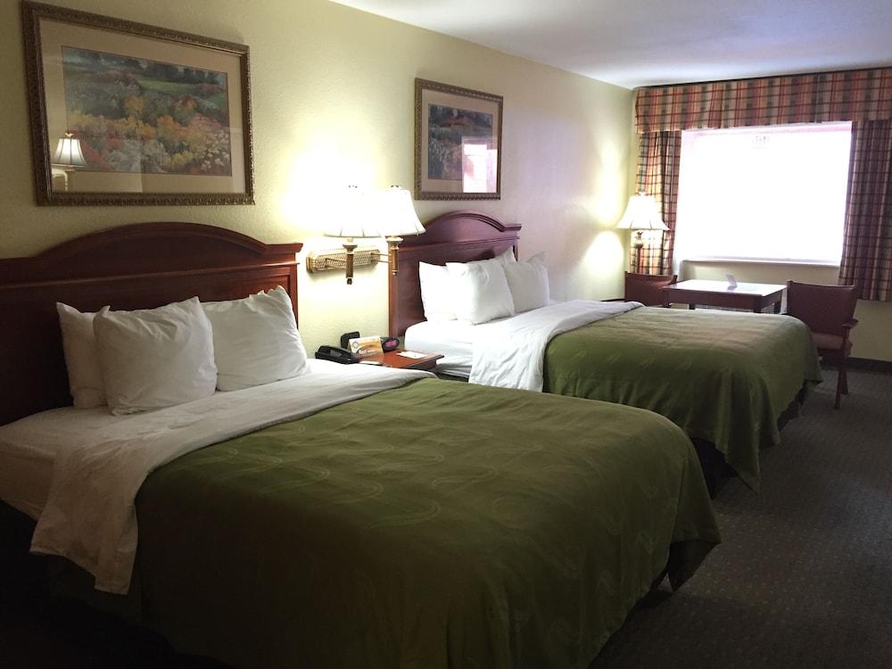 Econo Lodge Inn & Suites Eagle Pass photo 23