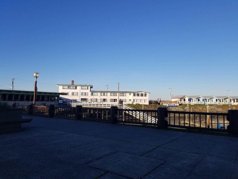 Islander Westport photo 16