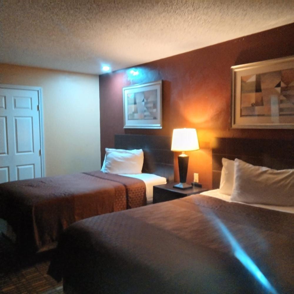 Executive Inn photo 1