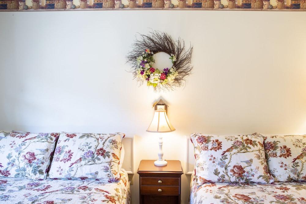 The Chimney Rock Inn & Cottages photo 52