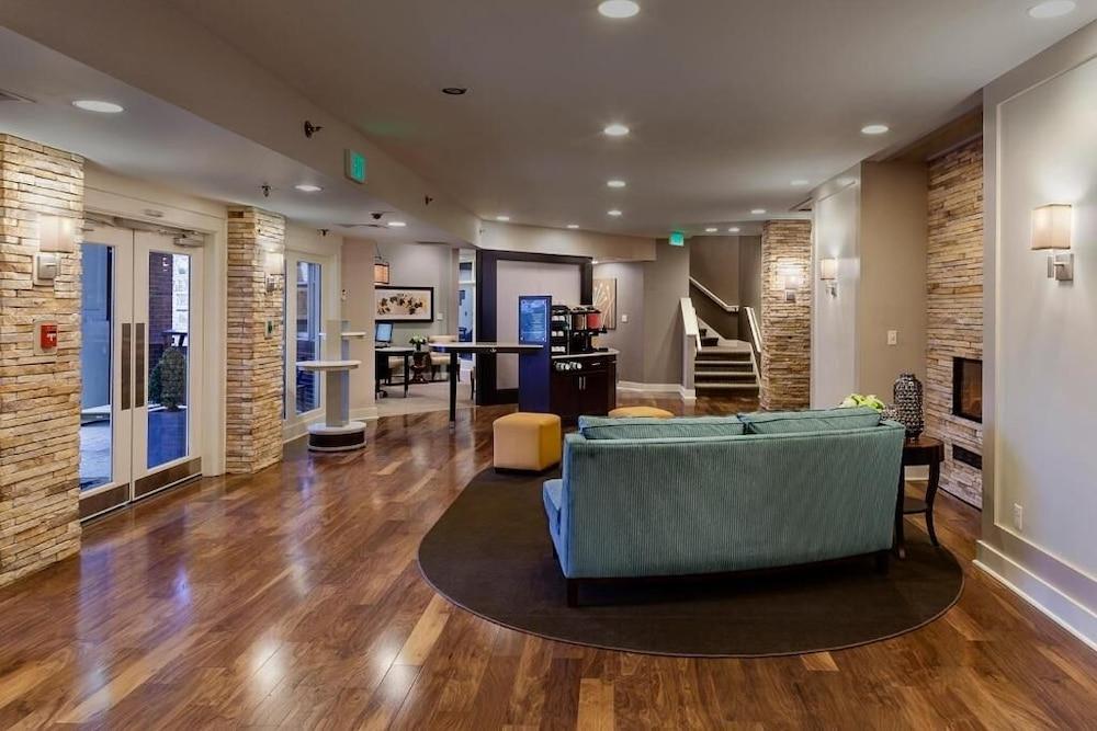 Poplar Inn and Suites photo 1